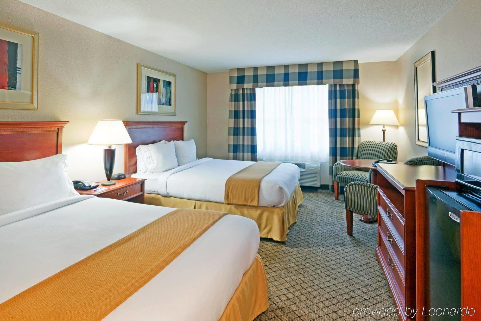 Holiday Inn Express Hotel & Suites Hampton South-Seabrook, An Ihg Hotel Стая снимка